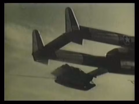 Đó là vào cuối những năm 1950, M56 Scorpion đã trở thành pháo tự hành đầu tiên của nước Mỹ đổ bộ đường không thành công.Đây là thành tựu mà đến nay Mỹ vẫn chưa lặp lại được với bất cứ loại pháo tự hành nào khác của nước này. Nguồn ảnh: Tube.