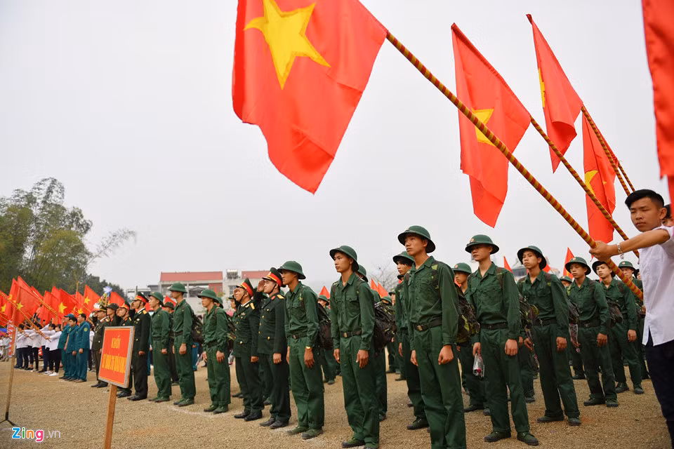 Tổng số công dân huyện năm nay của huyện giao quân là 70 thanh niên đi nghĩa vụ quân sự, trong đó 10 vào ngành công an, 60 đi bộ đội.