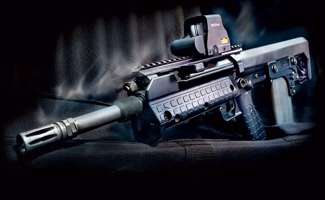Là loại súng trường bán tự động, khẩu Kel-Tec RFB có thiết kế bullpup mang tính kiểu mẫu, nó kế thừa được gần như hoàn toàn các ưu điểm của các loại súng trường tấn công Bullpup trong quá khứ. Nguồn ảnh: Totalwar.
