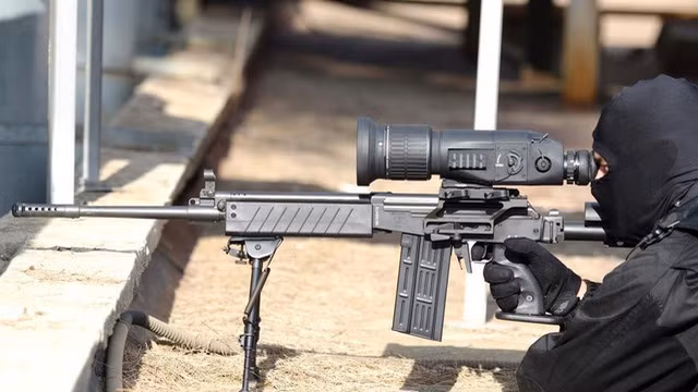 Ra đời từ năm 1983, khẩu súng bắn tỉa Galatz hiện được coi là một trong những khẩu súng bắn tỉa hiện đại và phổ biến nhất trên thế giới do Israel sản xuất. Phiên bản SR-99 mới hơn với các chi tiết được làm hoàn toàn bằng nhựa tổng hợp và kim loại cũng giành được rất nhiều thành công trên thị trường vũ khí quốc tế. Nguồn ảnh: Wiki.