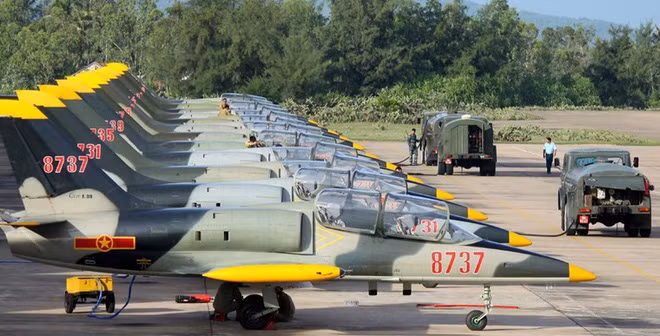 Tốc độ tối đa mà nhà sản xuất khuyến cáo là không vượt quá 980 km/h, nghĩa là chiếc máy bay này không thể huấn luyện cho phi công bay với tốc độ siêu thanh. Nguồn ảnh: Infonet.