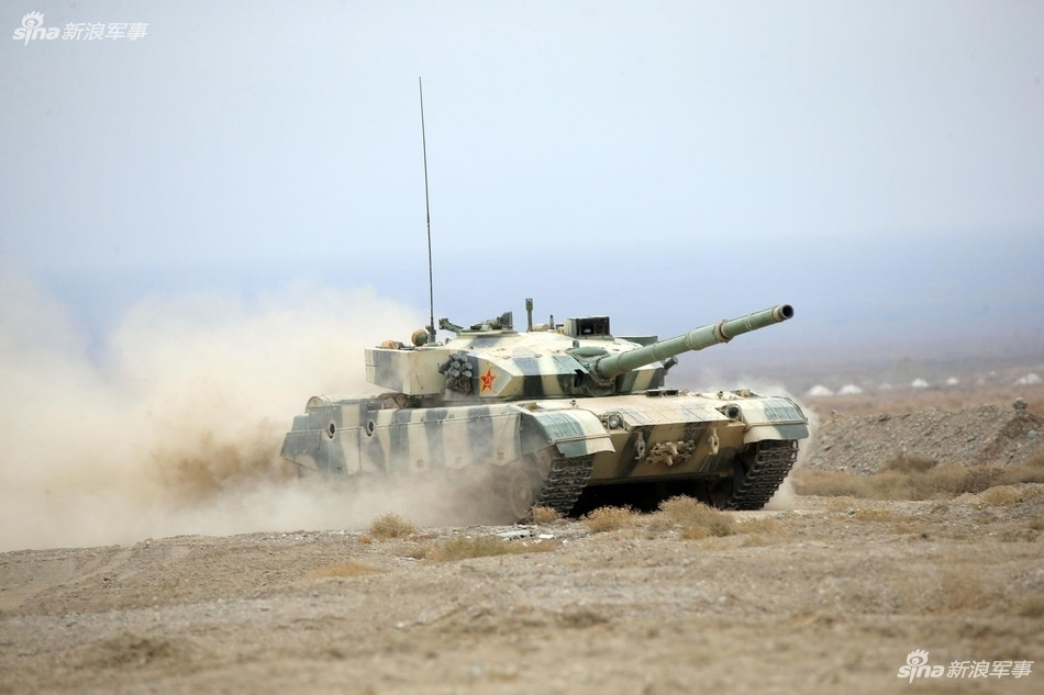 Kíp chiến đấu của Type 96A chỉ cần ba người, với một lái xe, pháo thủ và trưởng xe. Hệ thống vũ khí phòng vệ trên Type 96 còn có súng máy 7.62mm và súng máy phòng không 12.7mm.