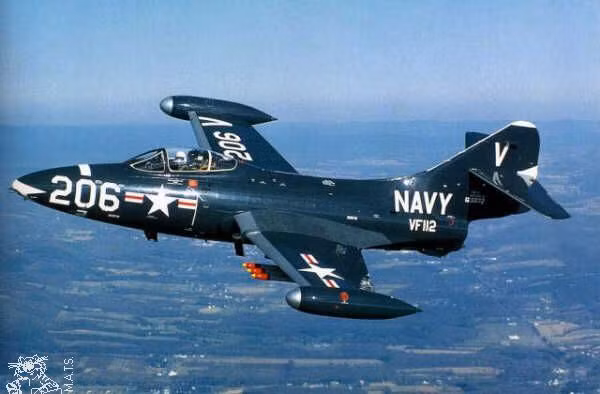 Ra đời từ năm 1947, Grumman F9F Panther là chiến đấu cơ phản lực thứ hai của Hải quân Mỹ nhưng lại là dòng máy bay chiến đấu phản lực đầu tiên của lực lượng này được sản xuất với số lượng lớn sau Chiến tranh Thế giới thứ 2. Nguồn ảnh: MATS.