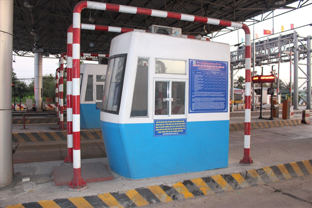 Nhưng các cabin thu phí từ lâu đã “cửa đóng then cài“.