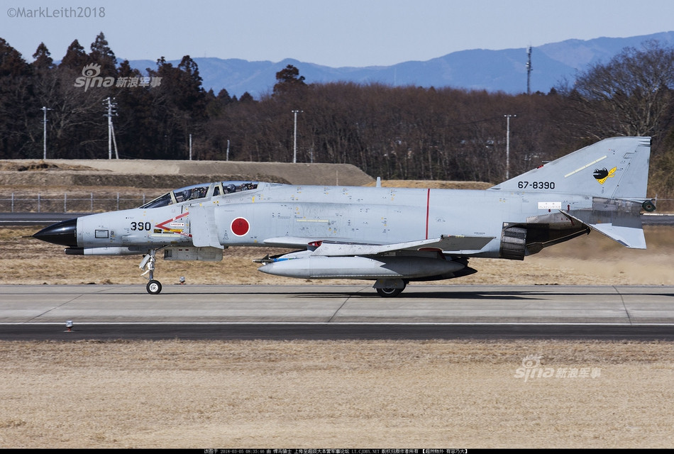 Trong khi mà Nhật Bản mới chỉ có sở hữu duy nhất một chiếc tiêm kích F-35 đời mới thì quá trình thay thế để cho những chiếc F-4 này về hưu vẫn còn quá xa vời. Nguồn ảnh: Sina.