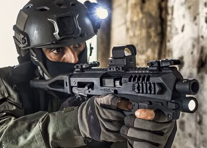 Thiết bị này hiện không những phổ biến với những cá nhân sử dụng súng ở Mỹ mà còn được một vài lực lượng an ninh tư nhân trên thế giới sử dụng. Nguồn ảnh: Tatical.