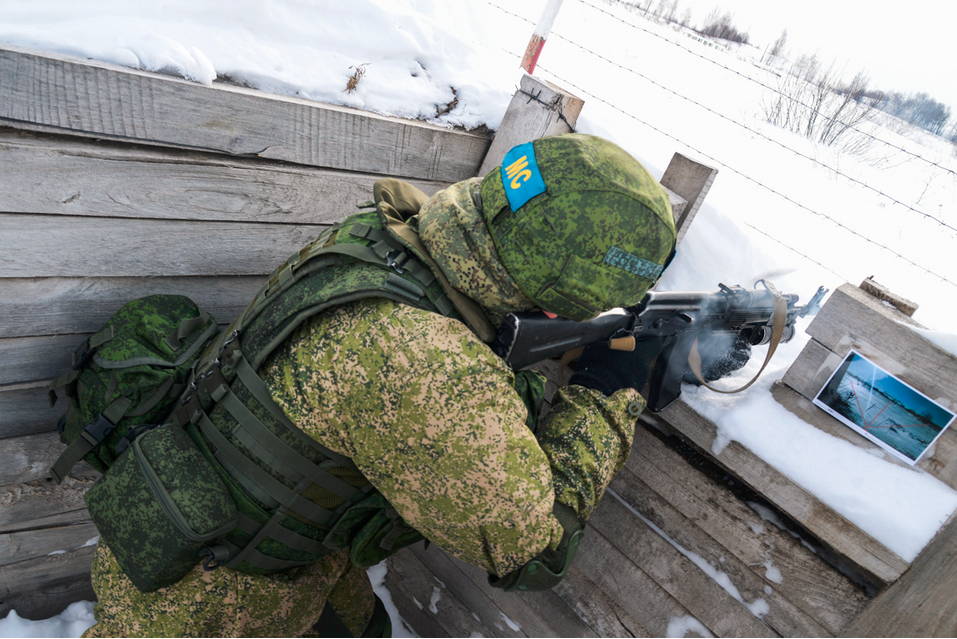 Trang bị quen thuộc của binh lính Nga vẫn là các khẩu AK-74 và của Belarus cũng tương tự. Nguồn ảnh: Milru.