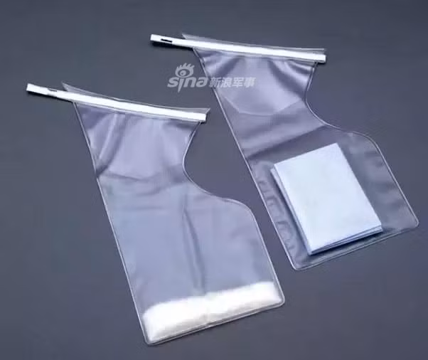 Các túi hoặc bình đựng này thậm chí còn được trang bị một vài loại hợp chất hóa học, giúp mất mùi của nước tiểu, đề phòng trường hợp túi đựng bị... thủng hay rách trong quá trình bay. Nguồn ảnh: Sina.