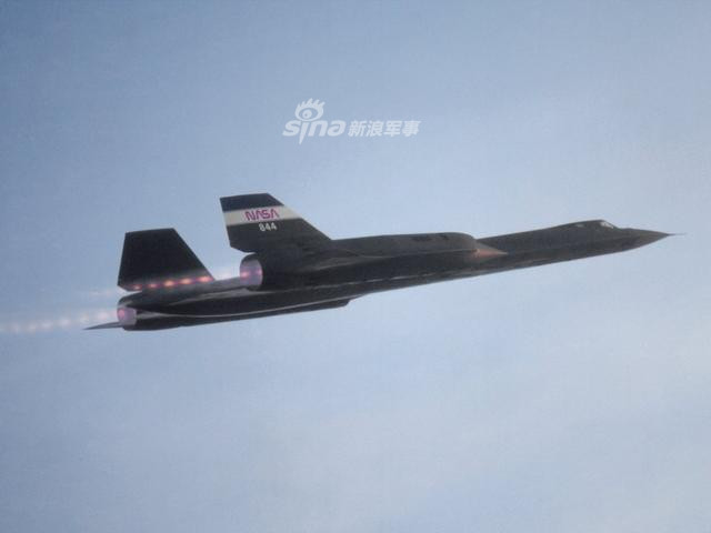 Máy bay trinh sát siêu âm nổi tiếng một thời mang tên SR-71 được trang bị hai động cơ P&amp;W J58-1 có công suất đẩy sau lên tới 151 kN mỗi động cơ, cho phép nó bay được với tốc độ tối đa lên tới Mach 3.3 tương đương với 3540 km/h. Nguồn ảnh: Sina.