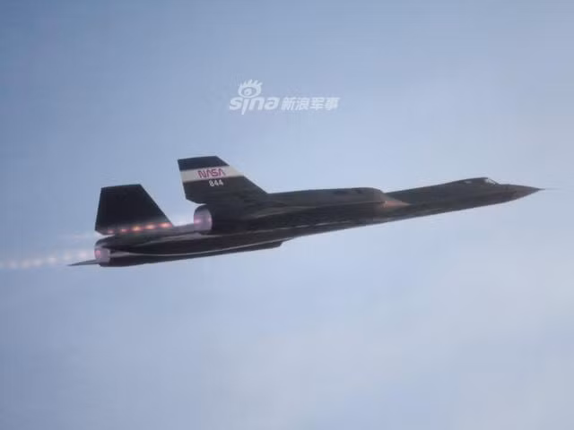 Máy bay trinh sát siêu âm nổi tiếng một thời mang tên SR-71 được trang bị hai động cơ P&amp;W J58-1 có công suất đẩy sau lên tới 151 kN mỗi động cơ, cho phép nó bay được với tốc độ tối đa lên tới Mach 3.3 tương đương với 3540 km/h. Nguồn ảnh: Sina.