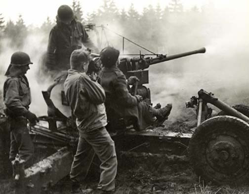 Hầu như toàn bộ các loại thiết giáp thời bấy giờ sẽ bị hạ "đo ván" chỉ với một phát bắn của khẩu pháo Bofors 40mm này. Với một số loại xe tăng hạng nhẹ, kết cục cũng tương tự. Nguồn ảnh: USarmy.