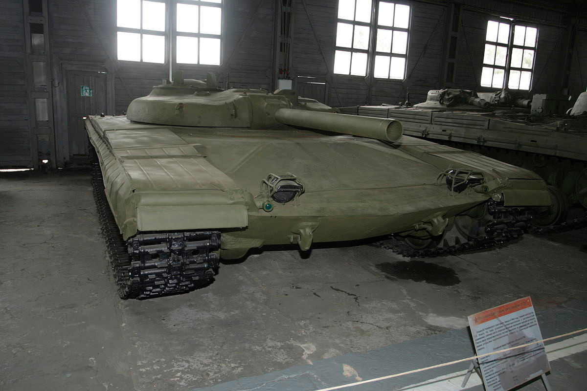 Đề án 775 là một trong những chương trình phát triển xe tăng hiếm hoi trên thế giới được xếp vào loại "xe tăng tên lửa". Ra đời từ năm 1964, cỗ xe tăng tên lửa này từng được Liên Xô chế tạo với tham vọng thay đổi được chuẩn mực thiết kế xe tăng. Nguồn ảnh: Wiki.