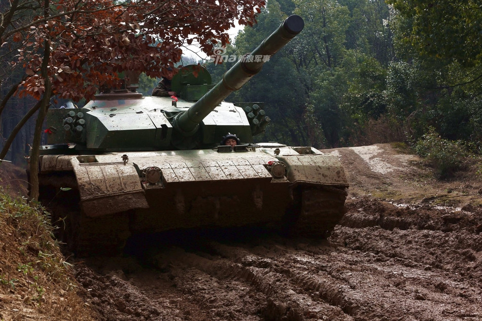 Shtora-1 là hệ thống phòng thủ chủ động cực kỳ tiên tiến do Nga thiết kế, nó có khả năng làm nhiễu sóng các tên lửa thông minh của đối phương, khiến tên lửa bay lệch đường và không thể đâm trúng mục tiêu. Nguồn ảnh: Sina.