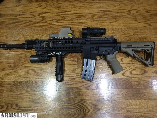 Nếu như loại đạn 7,62 của AK-47 nổi tiếng với động năng cực cao, cho phép nó gây tổn thương nghiêm trọng cho mục tiêu thì đạn cỡ 5,56 của khẩu M-16 lại nổi tiếng với đường đạn căng, cho độ chính xác tốt ở khoảng cách tới trên 300 mét. Kết hợp hai thứ tinh túy này lại, chúng ta sẽ có cỡ đạn 6,8x43mm SPC. Nguồn ảnh: Armlist.