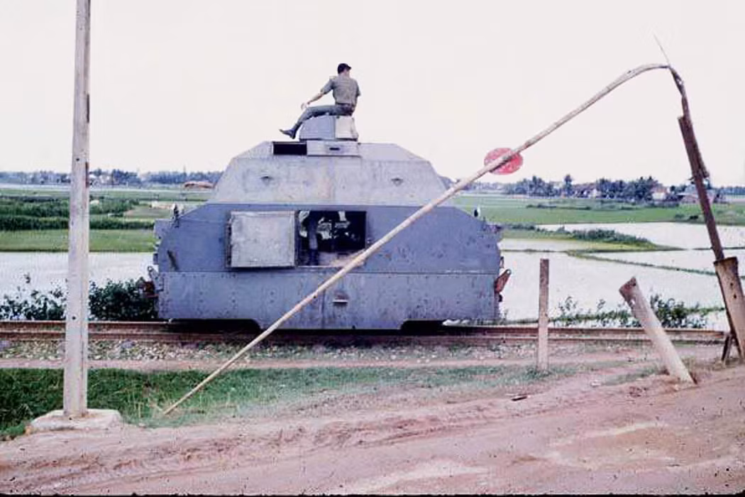 Phía trên nóc của tàu hỏa học thép thường được trang bị một khẩu súng máy cỡ nòng 12,7 mm. Nguồn ảnh: Flickr.