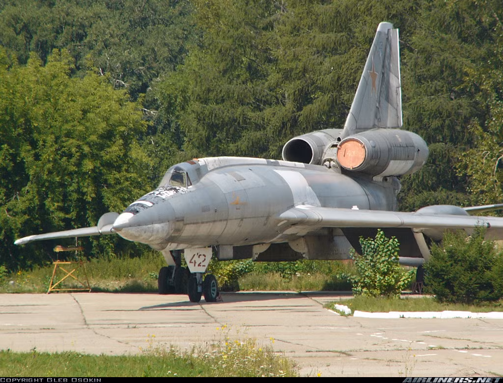 Được thiết kế để trở thành một máy bay phản lực ném bom tầm trung, Tupolev còn có khả năng thực hiện các nhiệm vụ trinh sát rất tốt. Nguồn ảnh: Airliners.