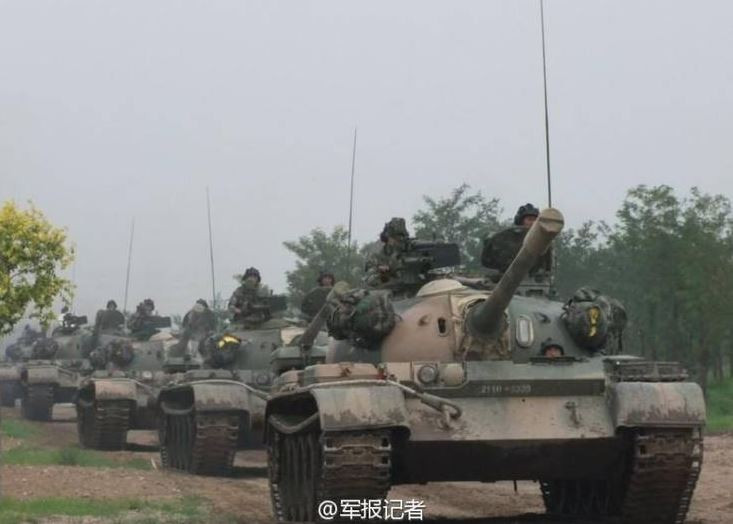 Tuy nhiên, việc sử dụng công nghệ điều khiển từ xa vào xe tăng lại có vẻ khá viển vông và không thực tế - hoặc đơn giản là không mang lại hiệu quả cao bằng việc sử dụng những kíp lái "người thật, việc thật". Nguồn ảnh: Xiao.