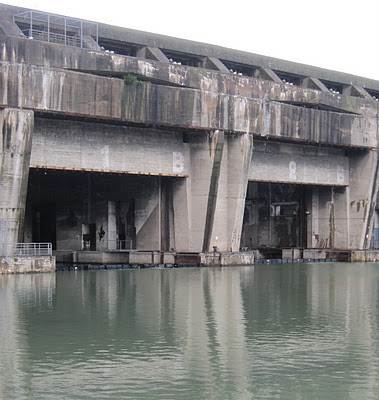 Căn cứ tàu ngầm có tổng cộng 15 cửa cạn như thế này đủ sức chứa tối đa 30 tàu. Nguồn ảnh: Adviser.