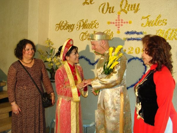 Anh chị hạnh phúc trong ngày vu quy.