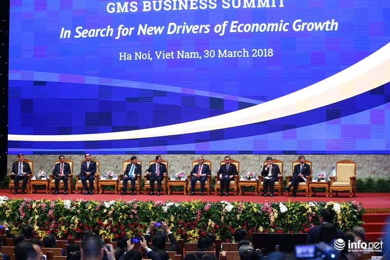 Trước đó, tối 30/3 đã diễn ra Phiên toàn thể Diễn đàn Thượng đỉnh Kinh doanh GMS, với sự tham dự của Thủ tướng Nguyễn Xuân Phúc và lãnh đạo các nước GMS.