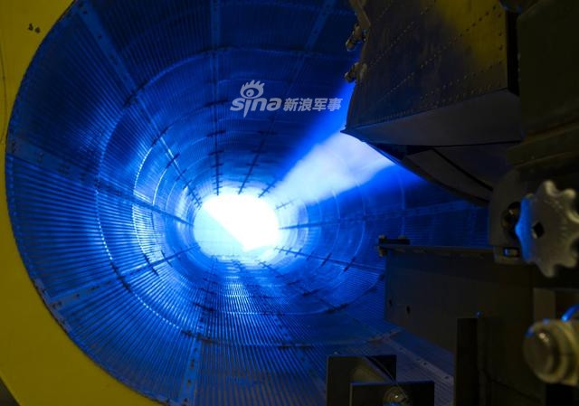 Các động cơ phản lực của chiến đấu cơ thế hệ 5 loại F-22 của Không quân Mỹ được thử nghiệm trong hầm gió. F-22 Raptor được trang bị 2 động cơ P&amp;W F119-PW-100 có công suất đốt sau tối đa lên tới hơn 156 kN. Nguồn ảnh: Sina.