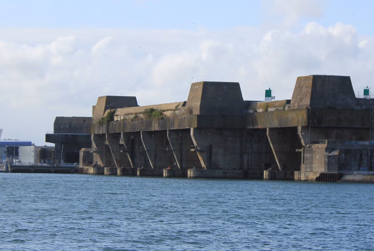 Tới nay, Keroman vẫn tiếp tục được mở cửa nhưng là vào mục đích thăm quan, du lịch. Mỗi năm có khoảng vài ngàn lượt khách tới đây thăm quan căn cứ tàu ngầm vĩ đại bậc nhất của Phát xít Đức này. Nguồn ảnh: Adviser.