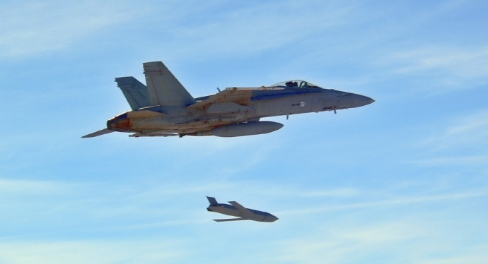 Theo thông tin từ phía Lockheed Martin nơi chế tạo AGM-158 tiết lộ, loại tên lửa này có khả năng triển khai từ một loạt các loại máy bay như B-1 Lancer, B-2 Spirit, B-52, F-15E, F-16 và F/A-18. Nguồn ảnh: Sina.