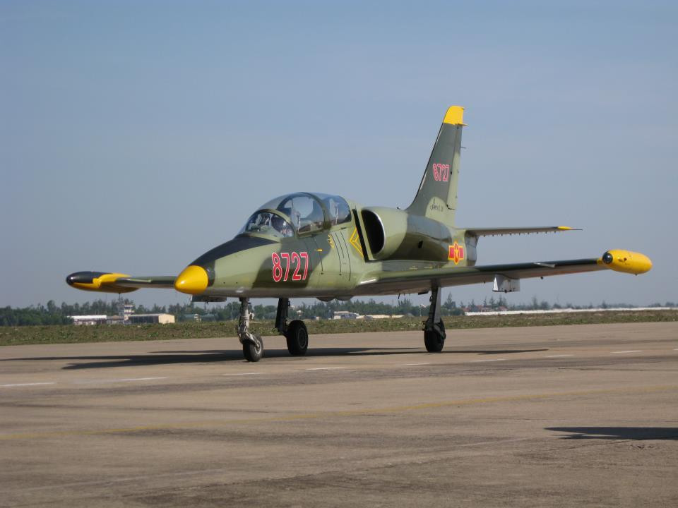 Tốc độ tối đa của L-39 Albatros khoảng 750 km/h, kèm theo đó là tầm hoạt động 1100 km hoặc 1750 km khi sử dụng thùng xăng phụ gắn ngoài. Nguồn ảnh: Tintuc.