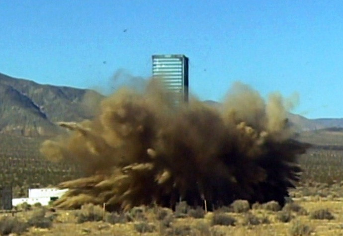 Quả tên lửa được Không quân Phần Lan sử dụng đã được tháo đầu đạn để giảm quy mô của vụ nổ, qua đó dễ quan sát và phân tích hơn. Trên thực tế, loại tên lửa này sử dụng đầu đạn nổ cực mạnh nặng 450 kg. Nguồn ảnh: Sina.