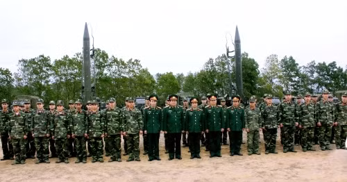 Tên lửa đạn đạo Scud nằm trong biên chế của Việt Nam là loại Scud-B, mang tên mã là R-17 do Liên Xô sản xuất. Đây là phiên bản được sử dụng để xuất khẩu là chủ yếu và theo ước tính có tổng cộng 7000 tổ hợp Scud loại này từng được chế tạo. Nguồn ảnh: Baomoi.