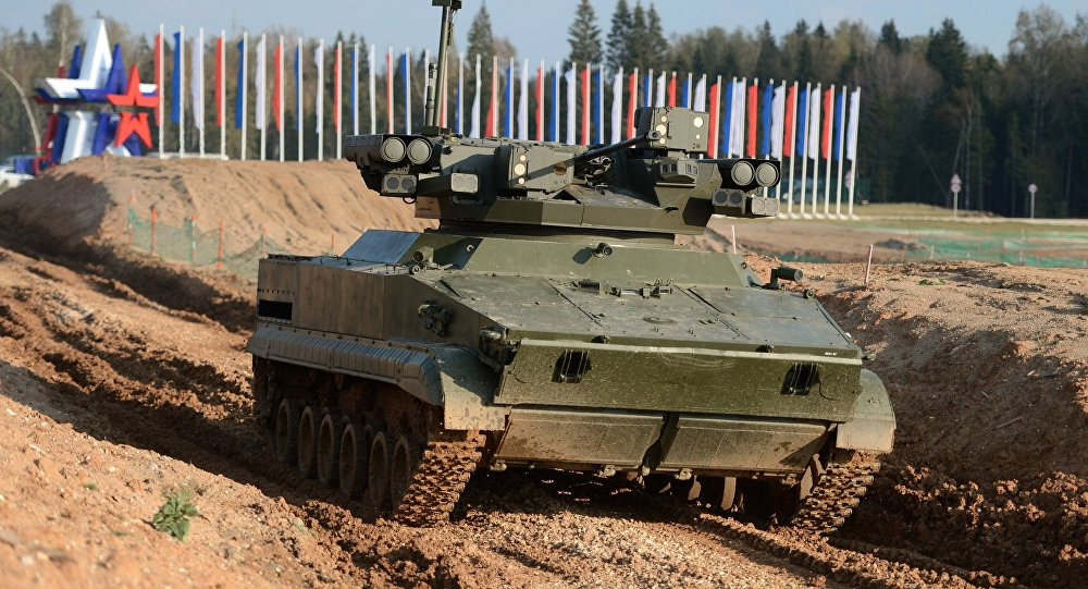 Trê thực tế ý tưởng về một mẫu xe tăng chiến đấu không người lái hoàn toàn không phải là mới và đã được nhiều nước nghiên cứu phát triển, đi đầu trong đó là Mỹ và Nga. Tuy nhiên, vì tính ứng dụng không cao hầu hết các chương trình phát triển xe tăng UGV dần bị loại bỏ và thay vào đó là các mẫu xe thiết giáp UGV có khả năng cơ động cao hơn xe tăng. Nguồn ảnh: Sputnik.