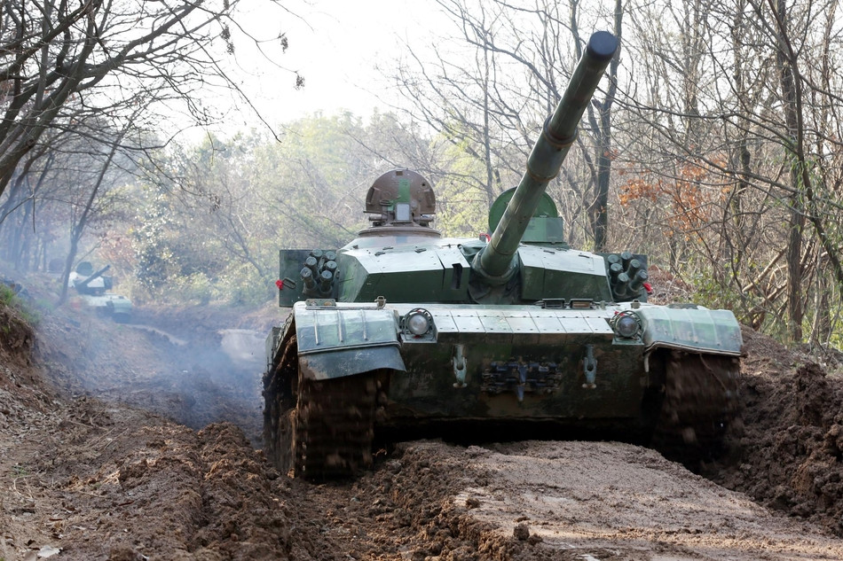 Tỷ lệ công suất trên trọng lượng của chiếc xe tăng này vào khoảng 18 sức ngựa một tấn. Đây là công suất được đánh giá là trên trung bình nhưng chưa hẳn là vượt trội so với các loại xe tăng hiện tại. Nguồn ảnh: Sina.