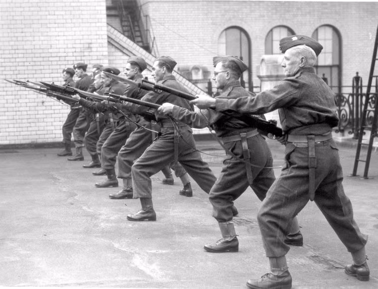 Về cơ bản, Ross là một khẩu súng trường có sức chiến đấu tương đương với mọi loại súng trường thời bấy giờ. Nguồn ảnh: Pinterest.