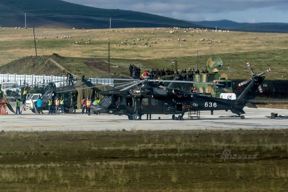 Theo các tài liệu được Trung Quốc công bố, Z-20 thực hiện chuyến bay đầu tiên của mình ngày 23/12/2013 và nó được thiết kế để có thể nâng các kiện hàng có trọng lượng tối đa khoảng 10 tấn và cả khả năng hỗ trợ đổ bộ đường không từ độ cao 900 mét so với mặt đất. Nguồn ảnh: QQ.