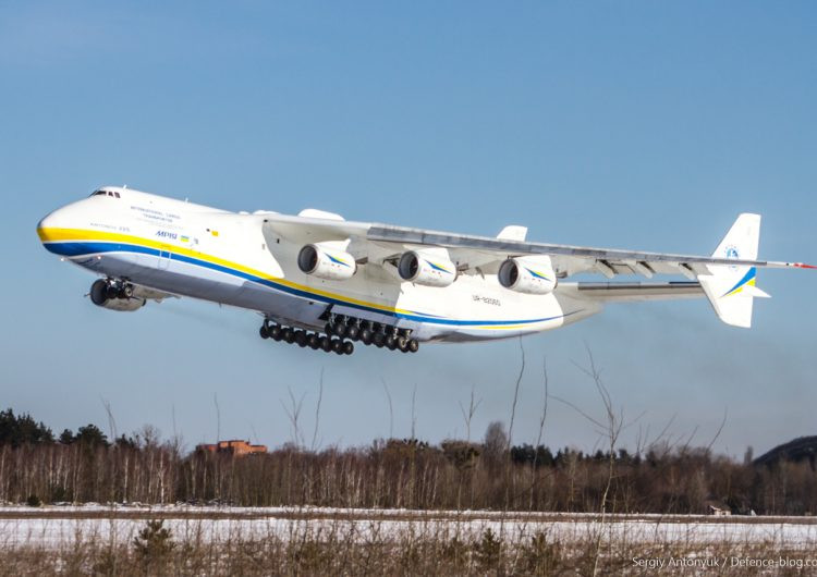 Vận tải cơ Antonov An-225 Mriya (tên NATO là Cossack) - máy bay vận tải lớn nhất thế giới hiện nay do Liên Xô trước đây chế tạo. Nguồn ảnh: Defense.