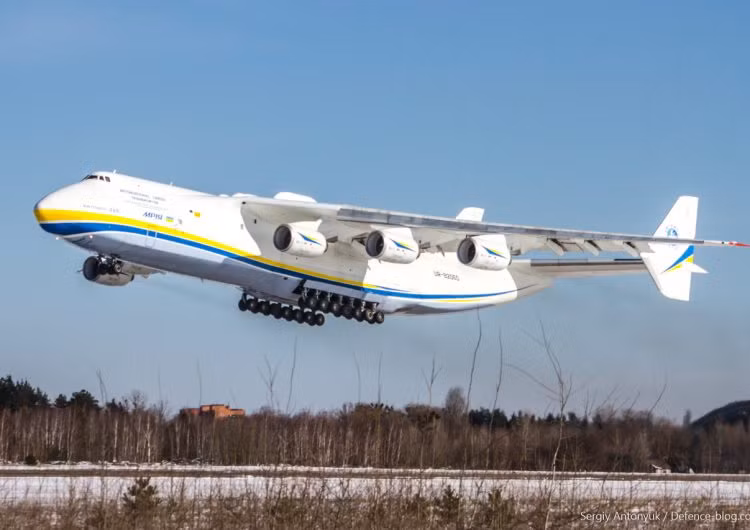 Vận tải cơ Antonov An-225 Mriya (tên NATO là Cossack) - máy bay vận tải lớn nhất thế giới hiện nay do Liên Xô trước đây chế tạo. Nguồn ảnh: Defense.