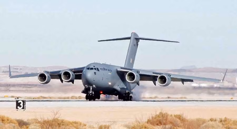 Hợp đồng trị giá 4,1 tỷ USD này bao gồm toàn bộ chi phí mua mới các phi cơ C-17, đào tạo phi công, đào tạo nhân lực cho các bộ phận mặt đất và các linh, phụ kiện cần thiết cho quá trình vận hành cũng như bảo dưỡng C-17. Nguồn ảnh: Vikal.