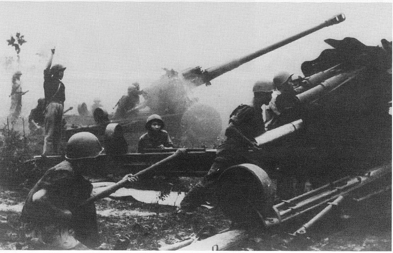 Trong trận chiến này, pháo binh của ta cũng chứng tỏ được uy lực và sức mạnh của mình khi sẵn sàng đáp trả và thậm chí còn áp đảo, buộc pháo binh địch phải "câm họng" sau nhiều màn đôi công theo kiểu chiến tranh quy ước cực kỳ ác liệt. Nguồn ảnh: SQPB.