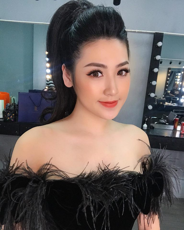 Sự trưởng thành về phong cách hiện nay khiến Tú Anh ngày càng trở nên thu hút.