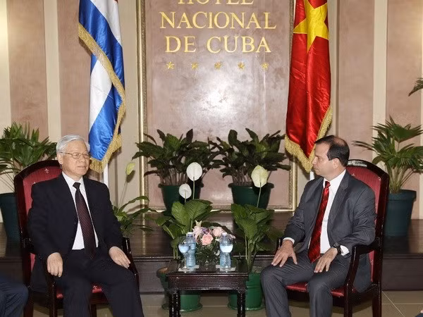 Tổng Bí thư Nguyễn Phú Trọng tiếp Chủ tịch Viện Cuba hữu nghị với các dân tộc ( ICAP) Fernando Gonzanes và Phó Chủ tịch Hội hữu nghị Cuba- Việt Nam Marta Rojas. (Ảnh: Trí Dũng/TTXVN)