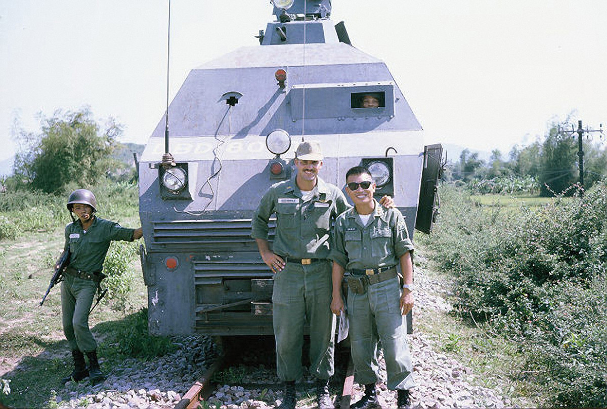 Hầu hết vũ khí cá nhân của những người lính này đều là những loại súng tiểu liên được sử dụng từ thời Chiến tranh Thế giới thứ hai. Nguồn ảnh: Flickr.