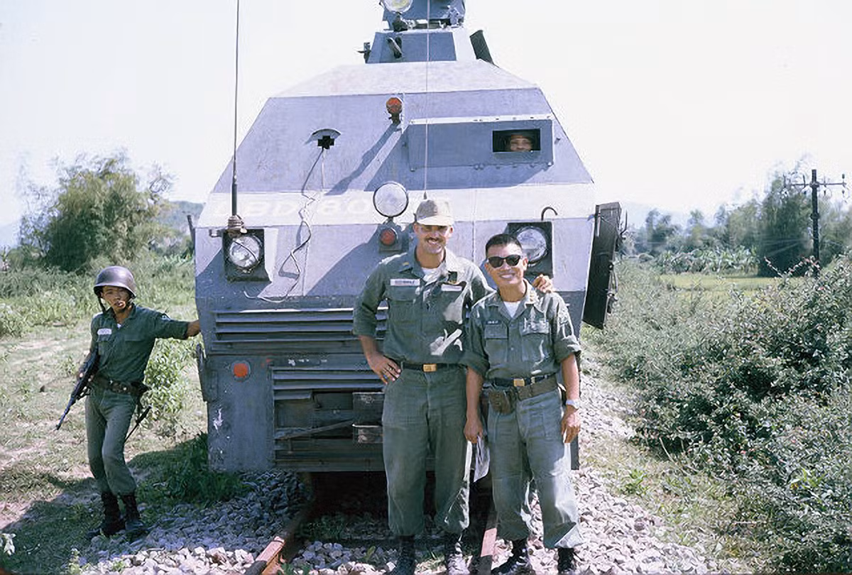 Hầu hết vũ khí cá nhân của những người lính này đều là những loại súng tiểu liên được sử dụng từ thời Chiến tranh Thế giới thứ hai. Nguồn ảnh: Flickr.