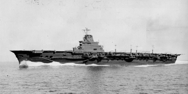 Có độ giãn nước tối đa 37.000 tấn, tàu sân bay Taiho có chiều dài 260 mét, lườn ngang rộng 27,4 mét và có độ mớm nước tối đa khoảng 9,6 mét. Nguồn ảnh: Tube.