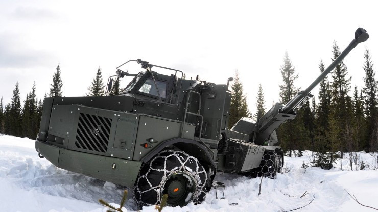 Thậm chí, hệ thống điều khiển hỏa lực trên xe còn có khả năng điều chỉnh từng phát đạn bắn ra với quỹ đạo khác nhau, cho phép khẩu nhiều phát bắn của khẩu pháo này đâm vào mục tiêu cùng lúc, tạo ra lưới lửa mạnh nhất có thể. Nguồn ảnh: Archer.