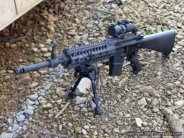 Có thiết kế và cách sử dụng giống hệt với khẩu M-16, thứ duy nhất tạo nên sức mạnh của khẩu Barrett M468 hay Barrett REC7 chính là cỡ đạn mà nó sử dụng, đó là loại đạn 6,8 SPC 6,8x43mm. Nguồn ảnh: Gunblast.