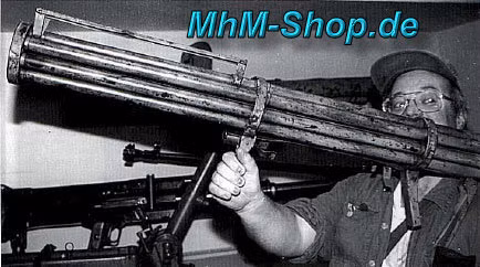 Các kỹ sư Đức cho rằng, sự bay lượn tứ tung theo phương hướng không thể định trước của những tên lửa cỡ nhỏ phóng ra từ khẩu Fliegerfaust sẽ khiến các phi công bổ nhào của Mỹ và đồng minh không thể tránh được những loạt đạn này. Nguồn ảnh: MhM.