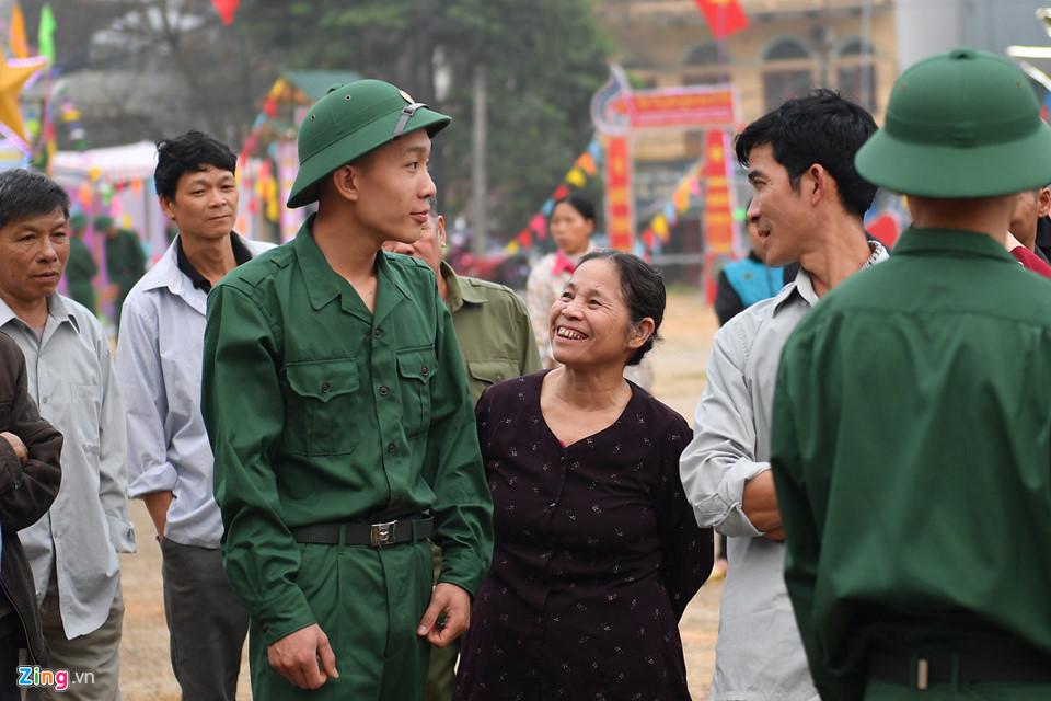 Thanh niên của Na Hang đến từ nhiều dân tộc khác nhau trong vùng như Tày, Dao, Hmong, Nùng, Pà Thẻn...