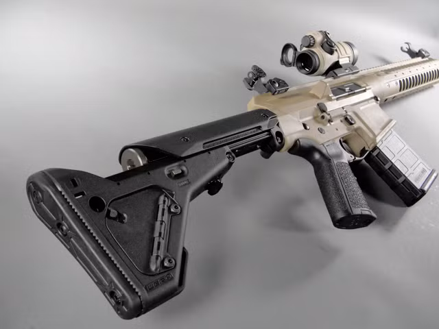 R.E.P.R sử dụng hộp tiếp đạn 20 viên, ngoài ra, báng tỳ vai của súng cũng được thiết kế để chỉnh kích thước, phù hợp với tùy từng thể hình của người sử dụng. Nguồn ảnh: LWRCI.