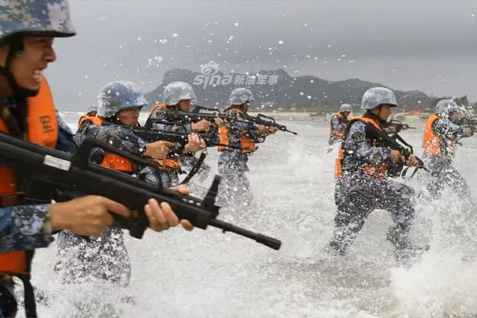 Với chính sách con một kéo dài nhiều thập kỷ của mình, phần lớn quân đội Trung Quốc đều là những người con duy nhất trong gia đình họ. Nguồn ảnh: Sina.