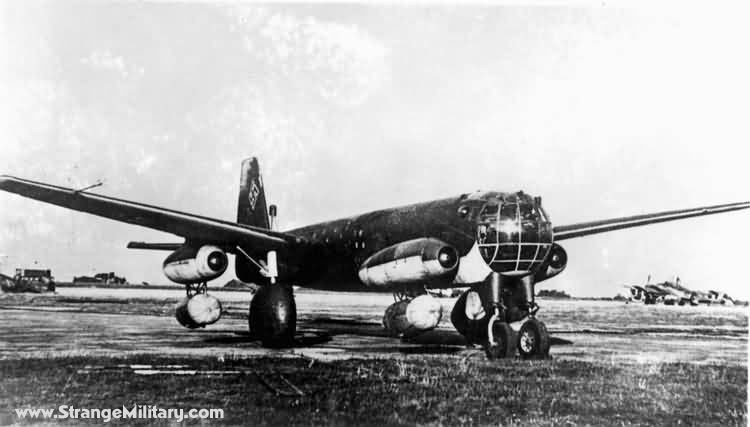 Tới tận nhiều chục năm sau, các dòng máy bay cánh ngược sử dụng động cơ phản lực mới được Mỹ và Liên Xô thiết kế ra. Tuy nhiên, có lẽ kiểu thiết kế này vẫn chưa gặp thời và chỉ dùng lại ở mức độ thử nghiệm cho tới tận ngày nay. Có thể thấy, rõ ràng với kiểu thiết kế phi cơ phản lực dùng kiểu cánh ngược, Đức quốc xã đã vượt trước thời đại hàng trăm năm. Nguồn ảnh: Stragemilitary.